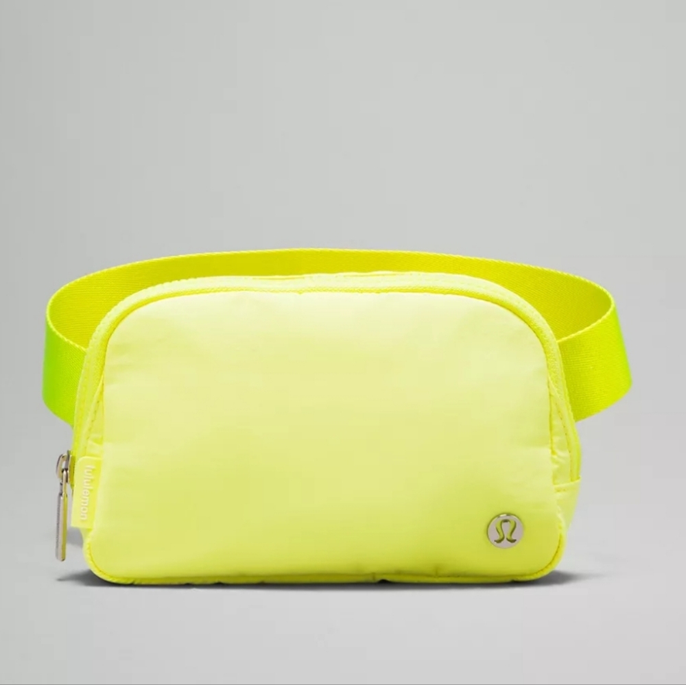 🆕️ LULULEMON EVERYWHERE BELT BAG - ELECTRIC LEMON COLOR - Picture 1 of 12